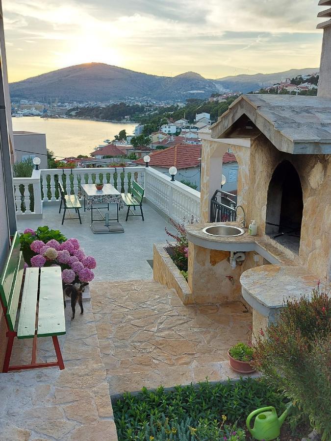 Apartments Gracia & Toni Trogir Exterior foto