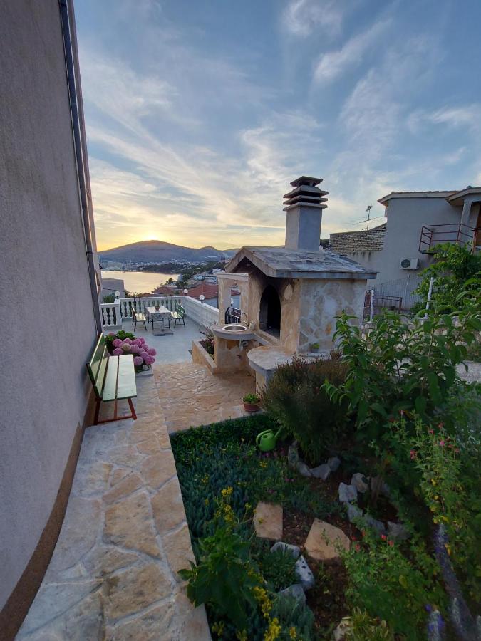 Apartments Gracia & Toni Trogir Exterior foto